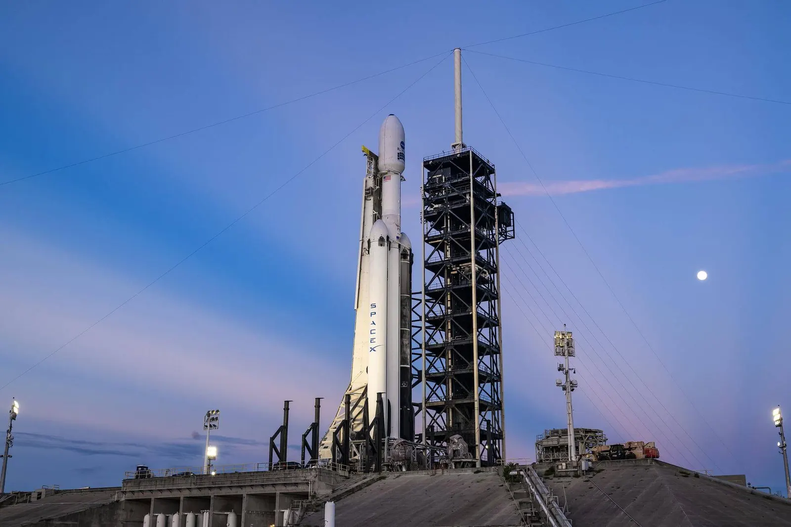 Falcon Heavy on LC-39A (Roman)