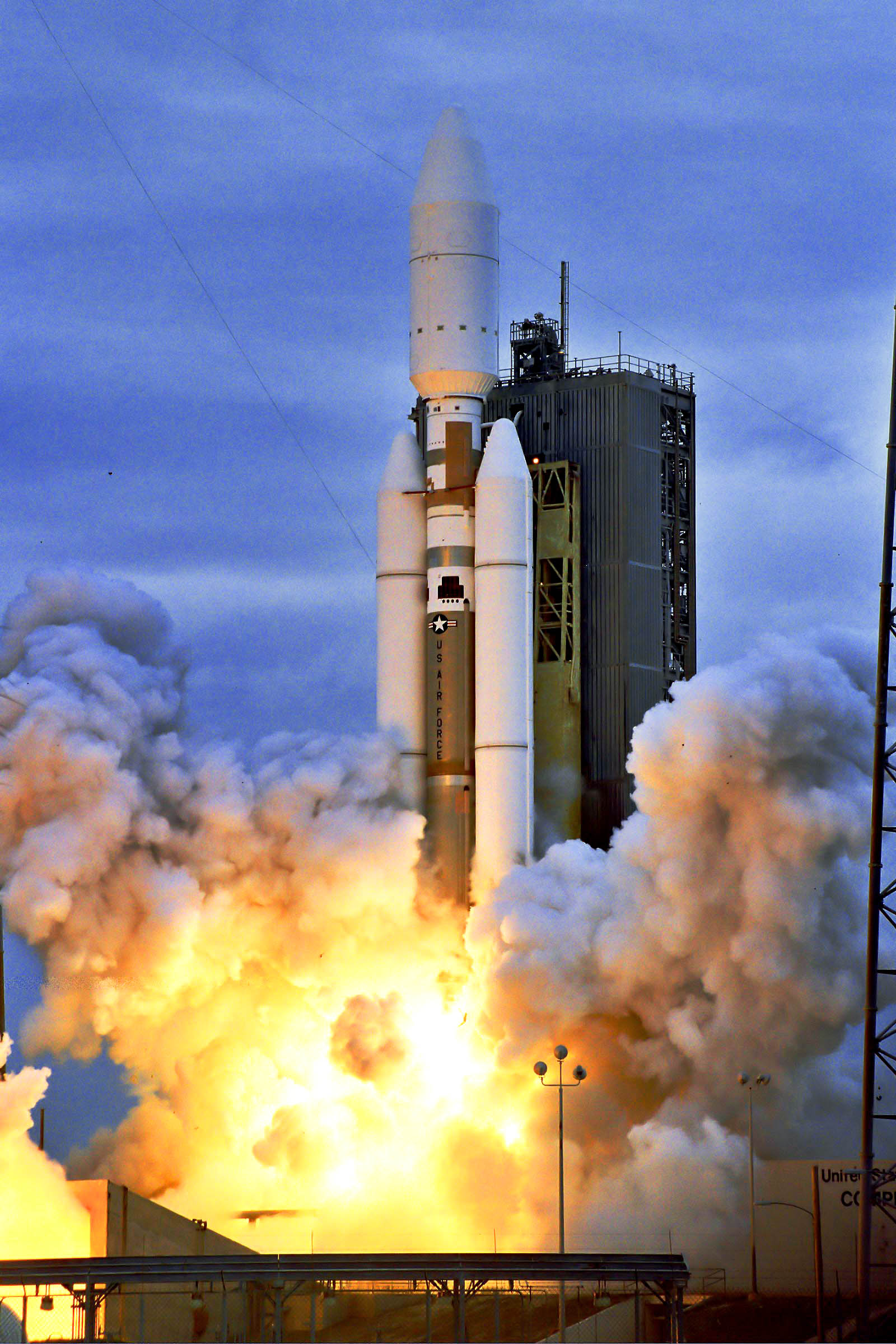 Titan 402B IUS vehicle